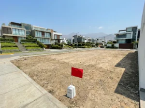 terreno Perú revisión legal compra